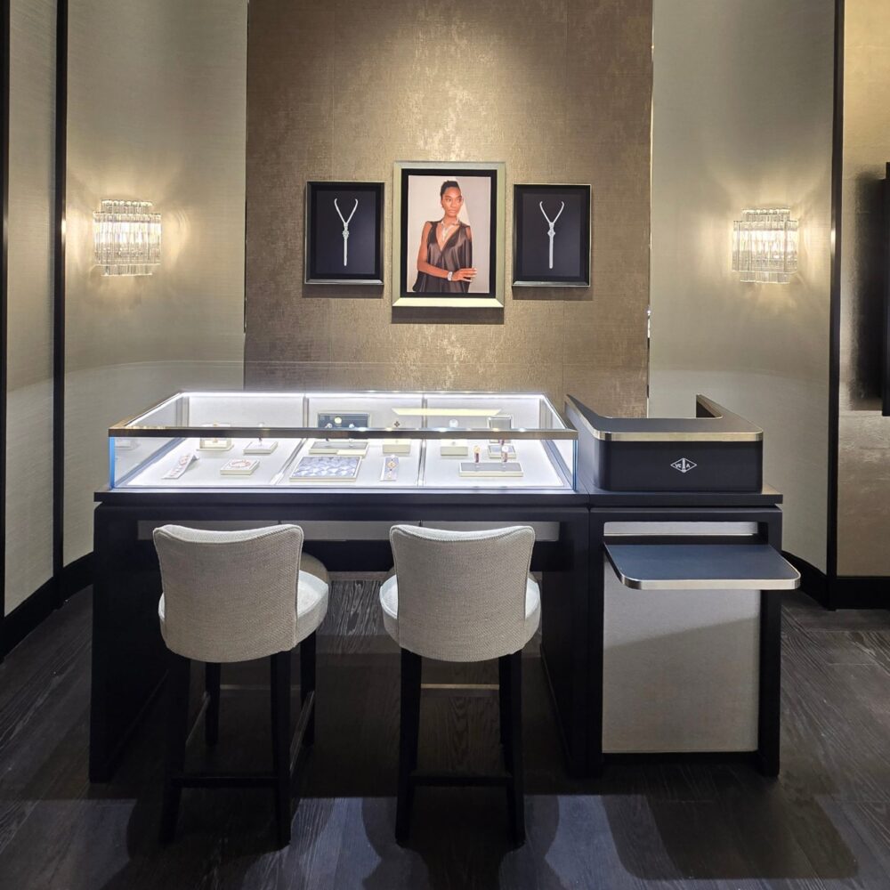 Area inside Van Cleef & Arpels boutique at Siam Paragon, Bangkok, with chairs around a glass table displaying jewelry illuminated by Zeplinn’s architectural lighting.