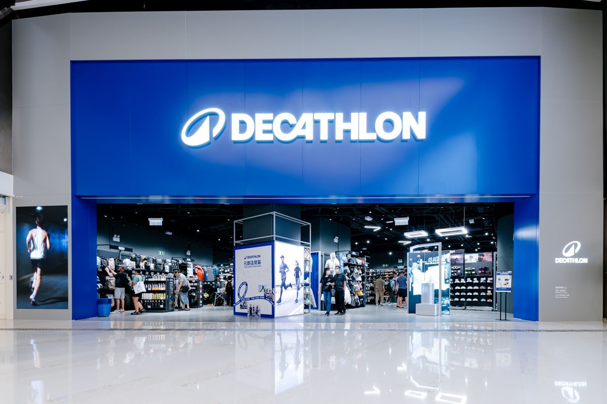 Entrance of Decathlon YOHO Mall Hong Kong store illuminated by Zeplinn architectural lighting