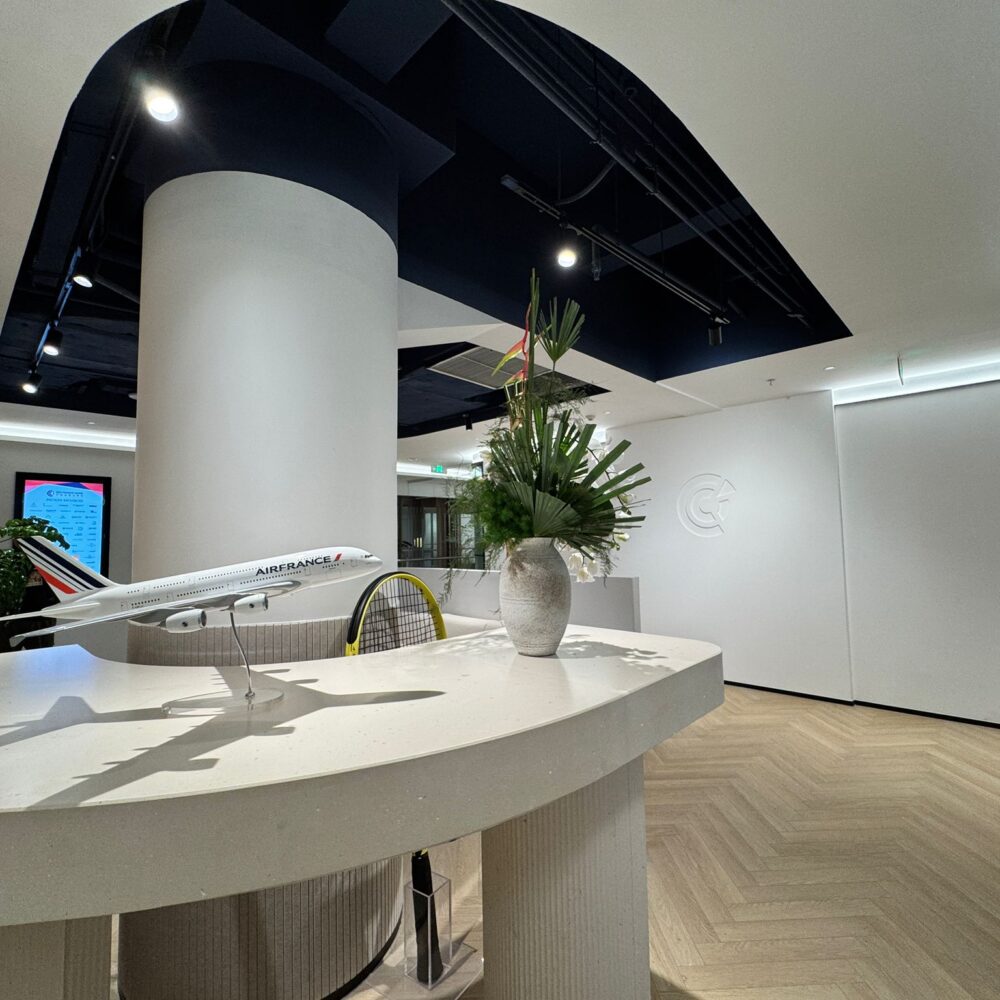 Entrance of the French Chamber of Commerce Shanghai illuminated by Zeplinn architectural lighting