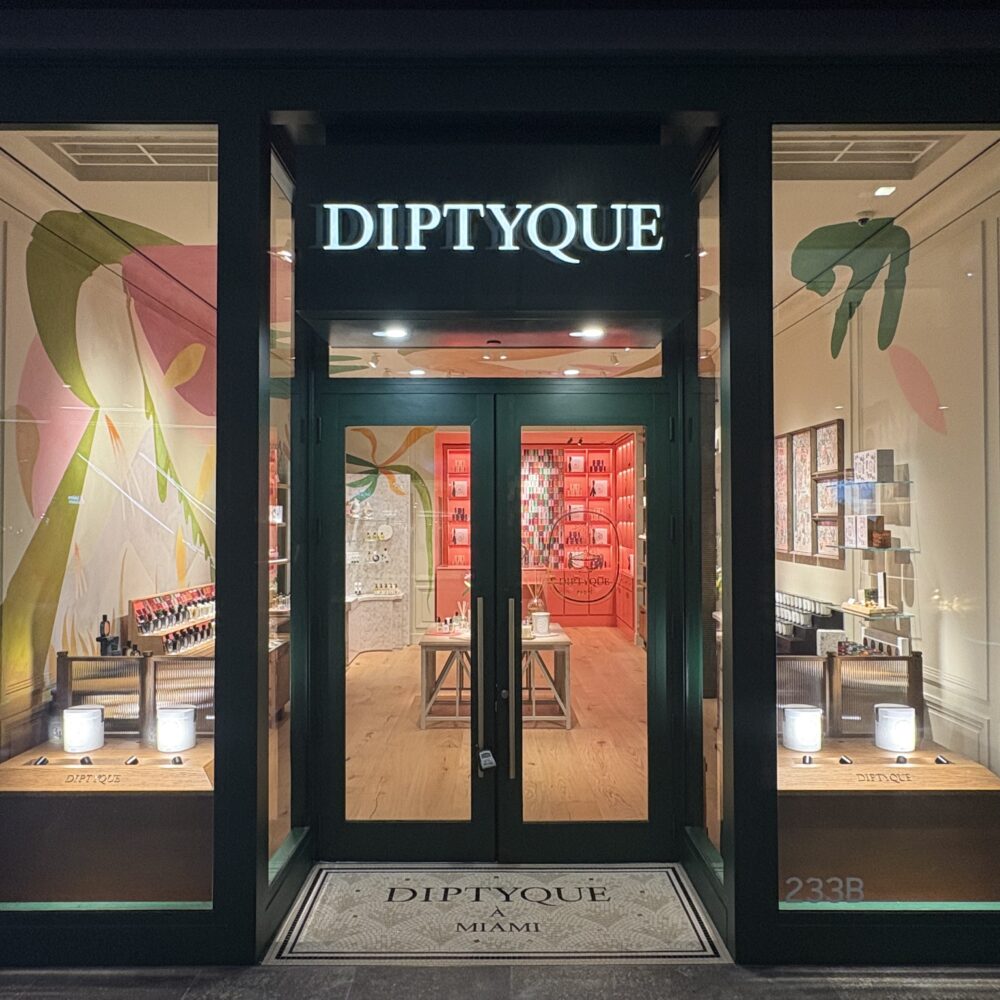 Entrance of Diptyque Miami Brickell store illuminated by Zeplinn architectural lighting