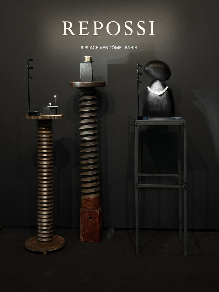 Repossi logo above illuminated jewellery displays, featuring Zeplinn’s luxury display lighting system.