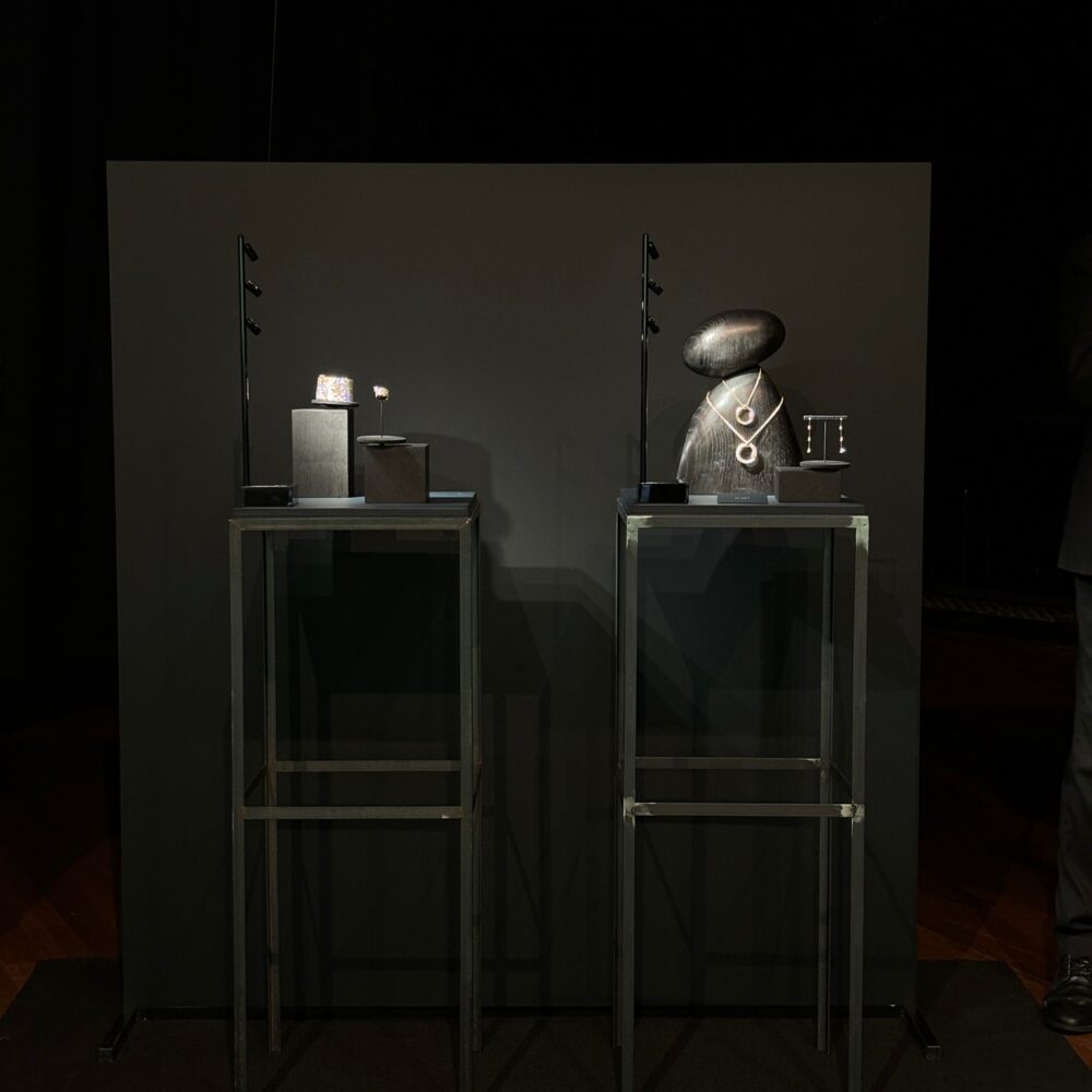 Close-up of two Repossi jewellery displays with precision lighting by Zeplinn, enhancing brilliance and detail.